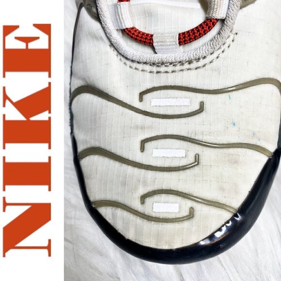 NIKE Air Max Plus TN Script Swoosh Platnium Sneakers, Size 5 (Youth) - Picture 4 of 9